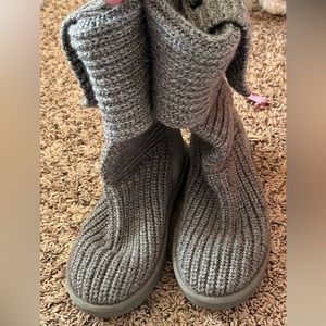 Knited grey uggs